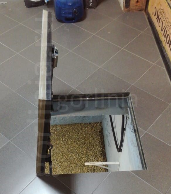 Напольный люк Stels в раме уголок